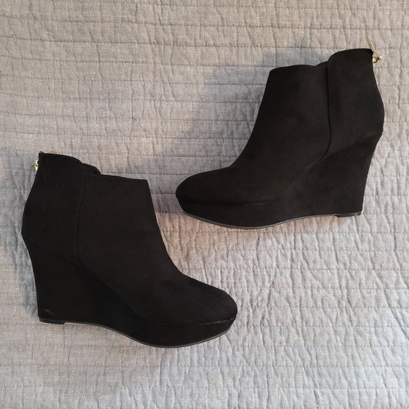 Christian Siriano For Payless | Piper Black Suede Zip-Up Wedge Booties - Picture 3 of 9